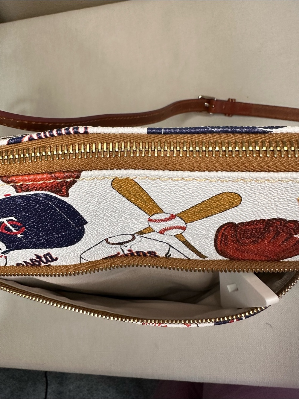 Dooney & Bourke Women's MLB Minnesota Twins Suki Crossbody Bag - Picture 8 of 16